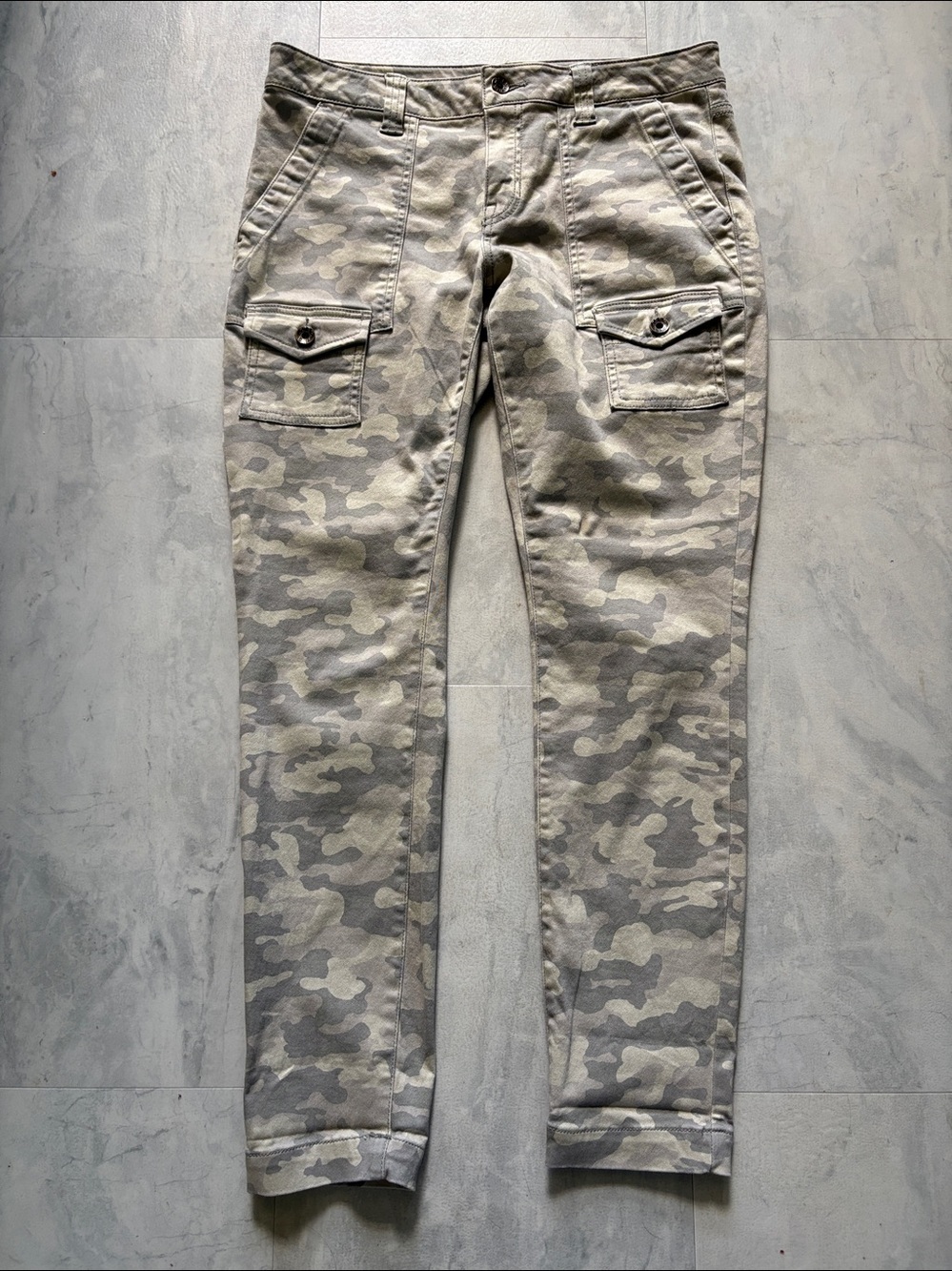 GAP Pants  cargo pants Gray & Khaki camo print  skinny women’s size 8R  NWOT